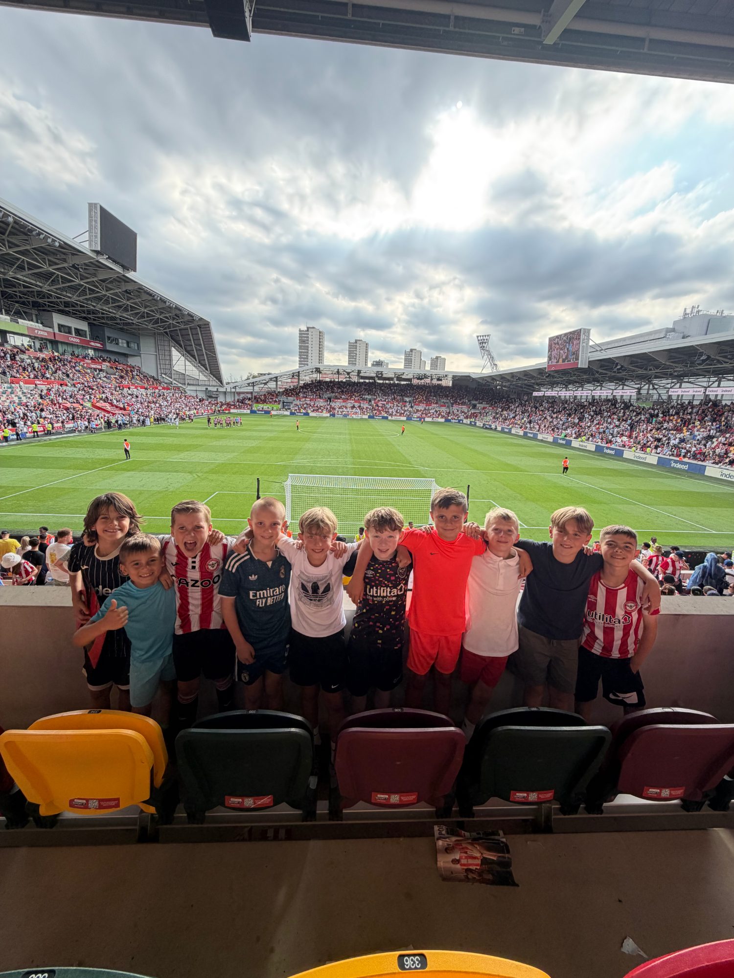 U9 Teals Lift the Gunnersbury Cup and Earn Brentford Experience